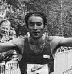 Promueve Rodolfo Gomez su libro El Maratonista