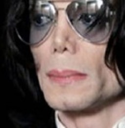 Supuesto hijo de Michael Jackson reclama herencia