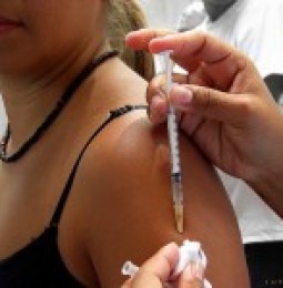 Invitan a vacunarse contra el papiloma humano
