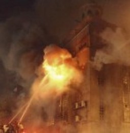 Arde templo cristiano en plena celebración