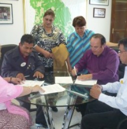 Firman convenio Leones y Tec de Delicias