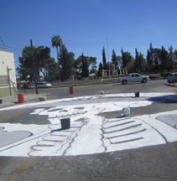 Pintan catrina gigante en plaza Benito Juárez