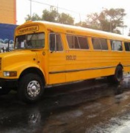 Entregarán Rotarios camión escolar