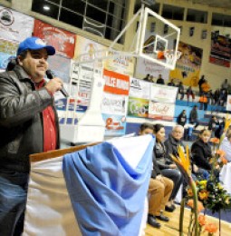Inaugura alcalde temporada de basquetbol en Meoqui