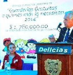 Entrega alcalde apoyos por casi 3 millones y medio de pesos; más de la mitad en apoyos para guardería