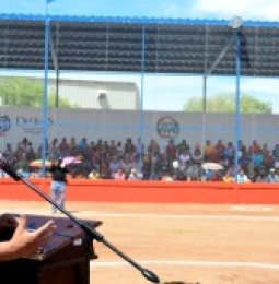 Entrega municipio nuevo campo de béisbol en la colonia Obrera