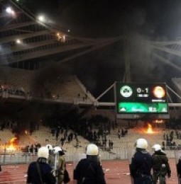 Suspenden partidos de futbol en Grecia porla violencia