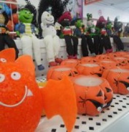Arreglan negocios de la zona centro para Halloween y Día de Muertos