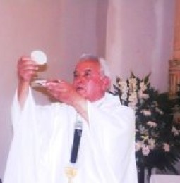 Cumple 76 años de edad el sacerdote Andrés Baeza