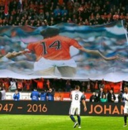 Rinden homenaje a Johan Cruyff