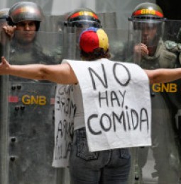 Suspenden fabricación de la Coca Cola por falta de azúcar en Venezuela