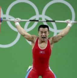 Por no ganar medalla de Oro pesista chino podría ser condenado a morir