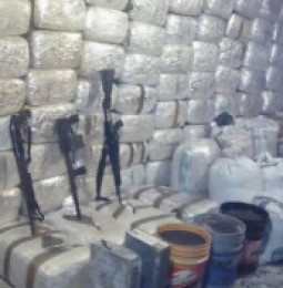 Aseguran fuerte cargamento de marihuana y armas en Madera