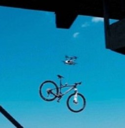 Logra robar una bicicleta utilizando un drón