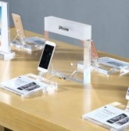 Prohíbe Apple interactuar con dispositivos en tiendas por coronavirus
