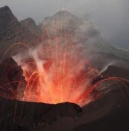 Entra en erupcion volcan en Japon