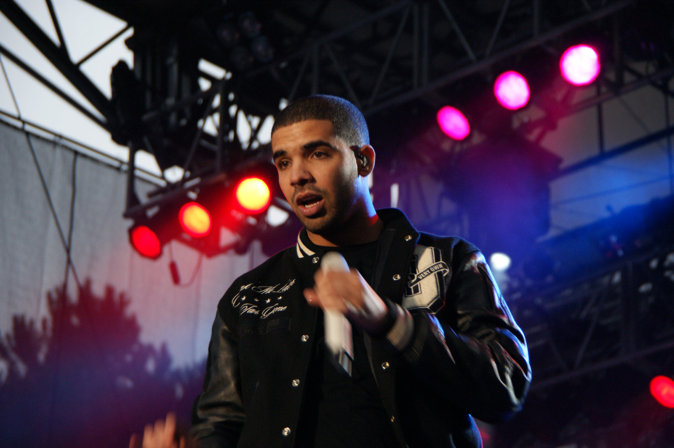 Foto de archivo: Drake - 4972204415.jpg (Wikimedia Commons)