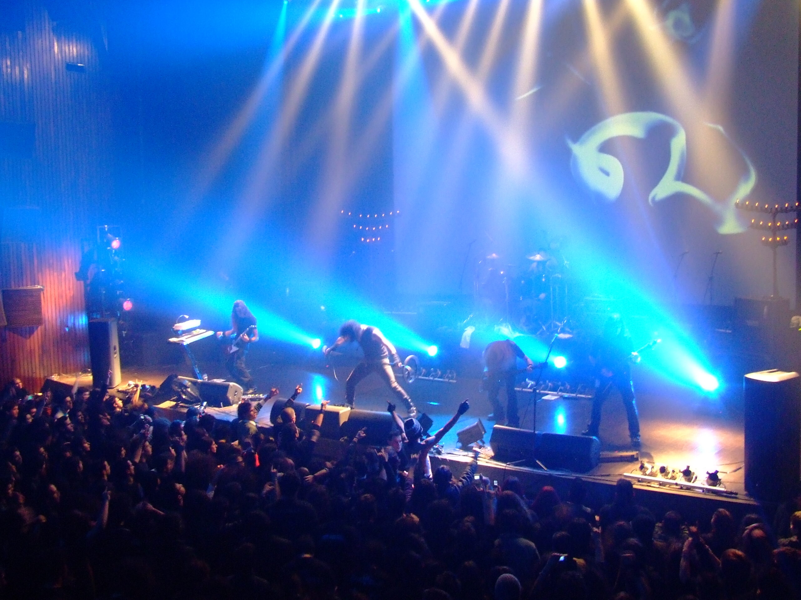 Foto de archivo: Moonspell @ SÃO MAMEDE Centro de Artes e Espectáculos de Guimarães 01.jpg (Wikimedia Commons)