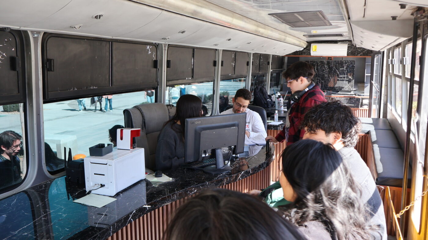 CAM Móvil de JuárezBus mantiene credencialización en la UACJ