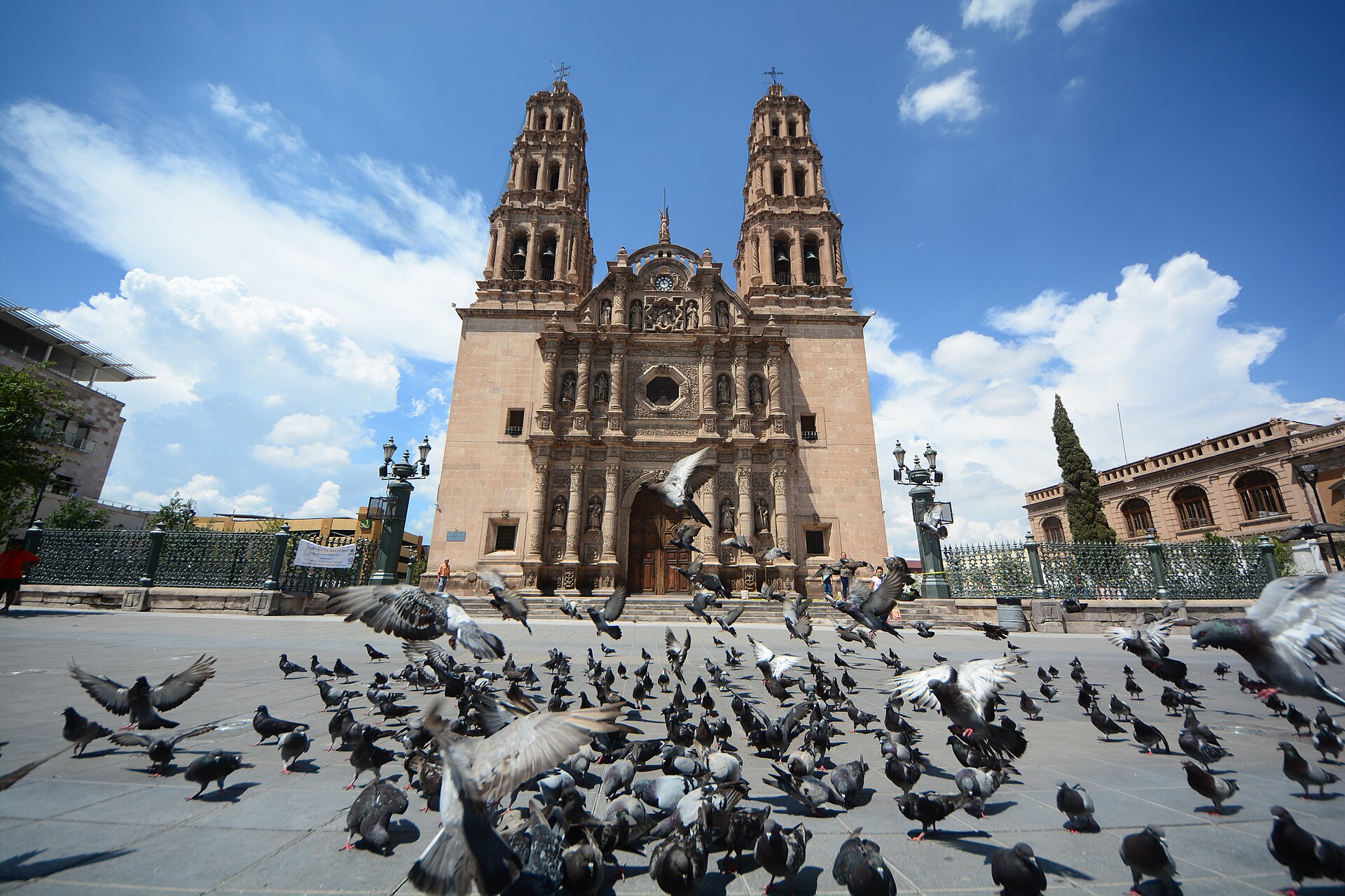 Fotografía de archivo: Catedral de Chihuahua, Plaza de las Armas, Chihuahua- Chihuahua cathedral. Imagen ilustrativa de temas cívicos y políticos.