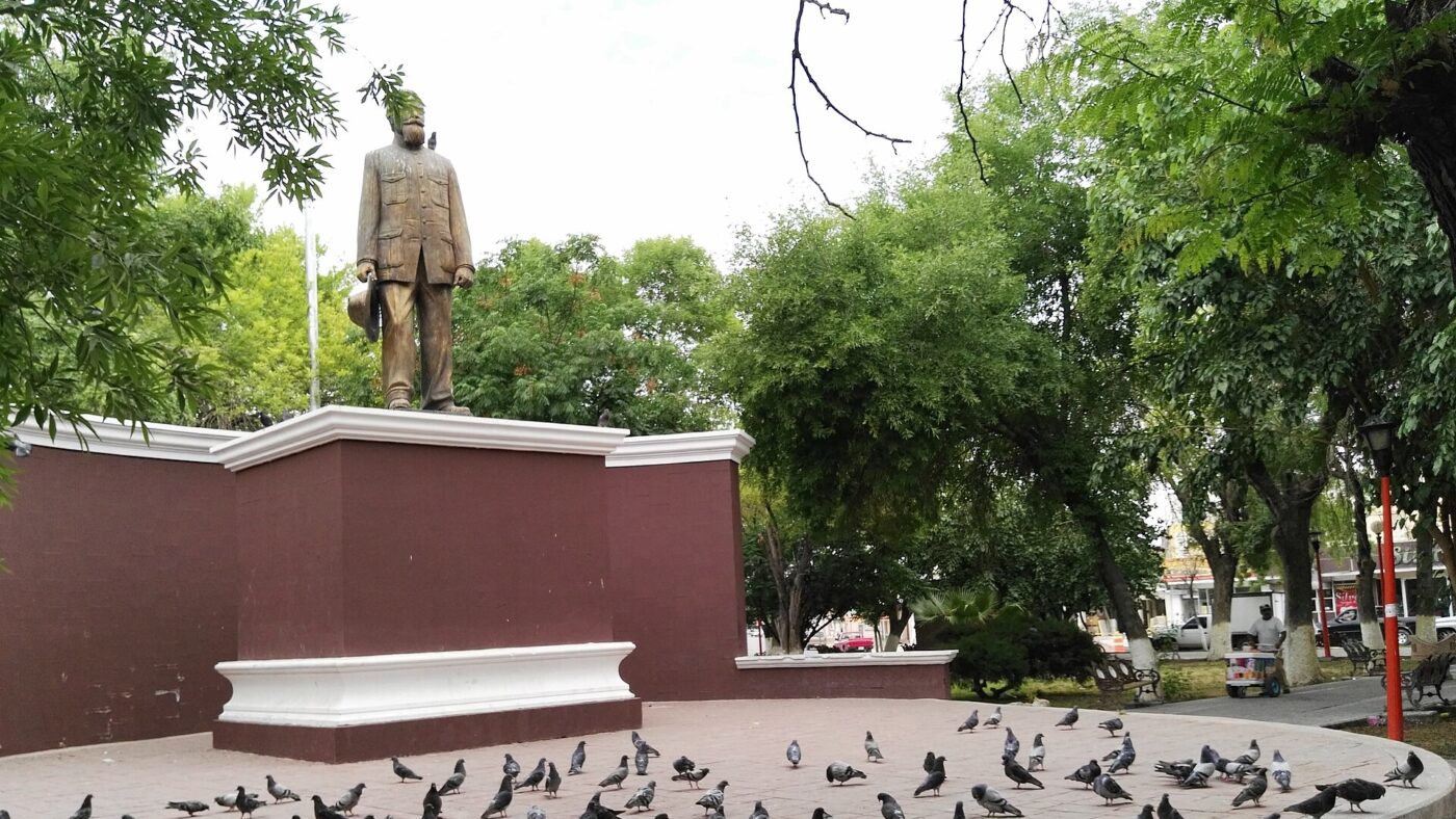 Fotografía de archivo: Plaza de la Constitución en Delicias Chihuahua.. Imagen ilustrativa de temas cívicos y políticos.