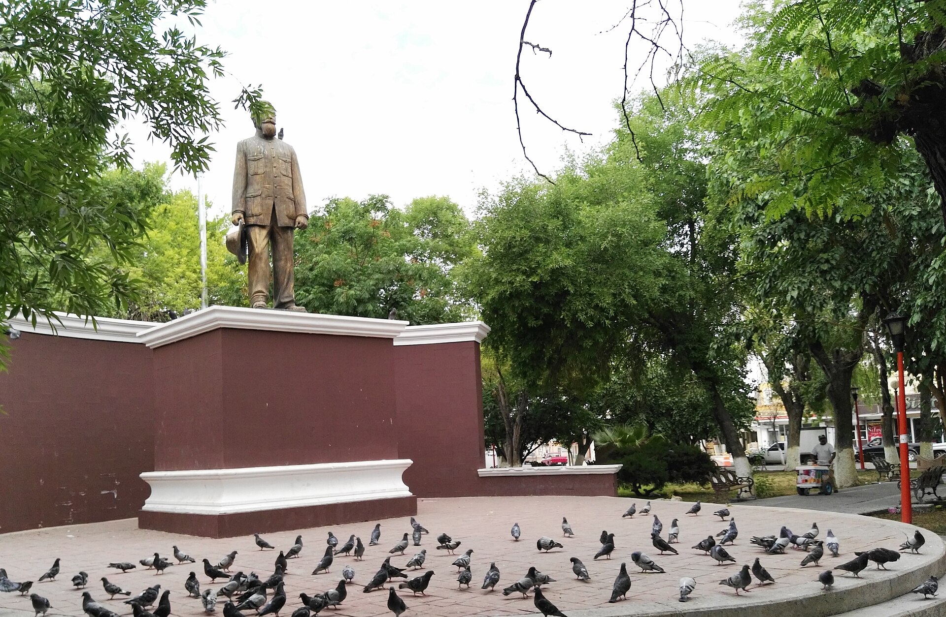 Fotografía de archivo: Plaza de la Constitución en Delicias Chihuahua.. Imagen ilustrativa de temas cívicos y políticos.